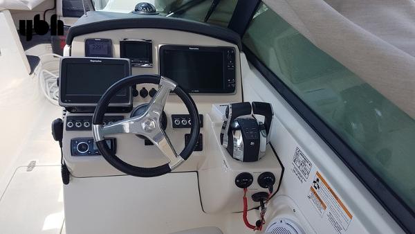  Boston Whaler 270 Vantage 2015