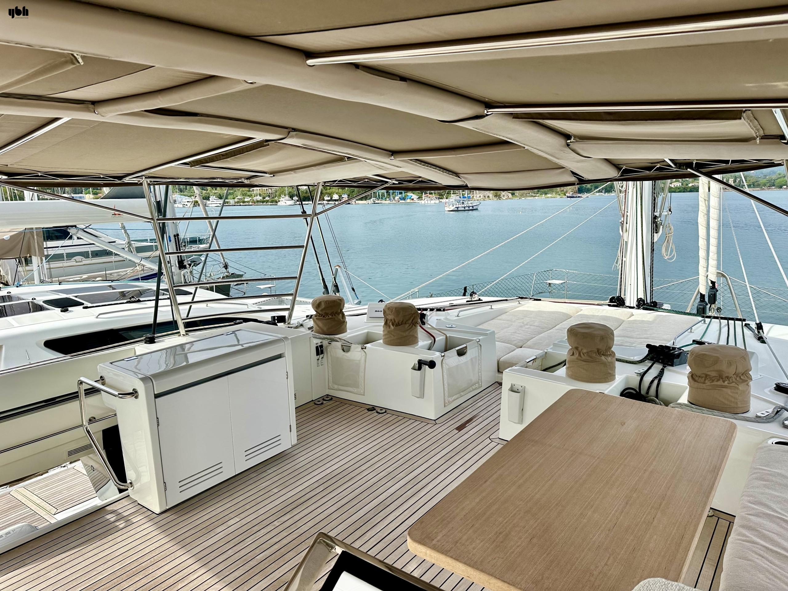 Lagoon 620 Owner's Version for sale